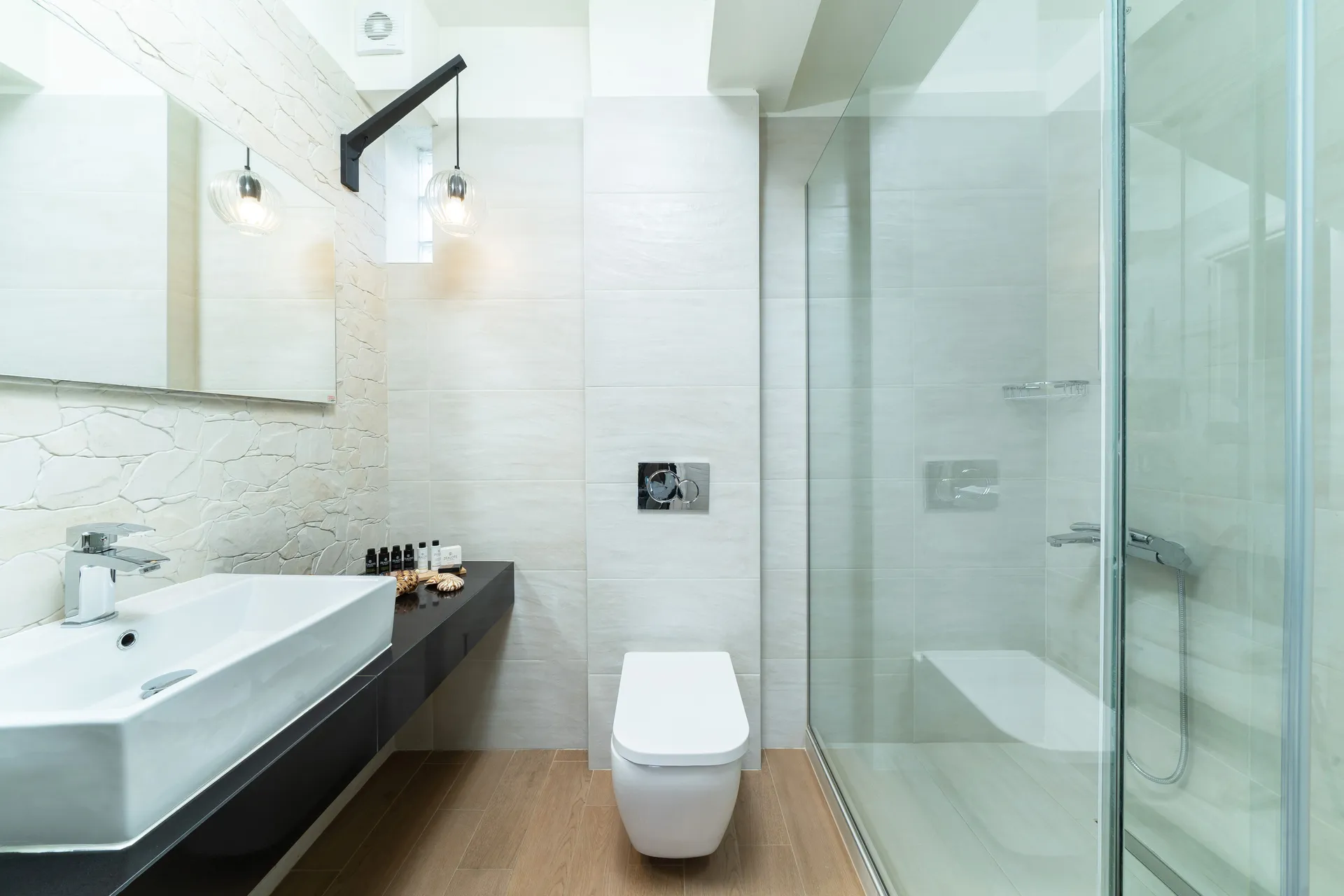 Tiara Holidays - MaryAn Luxury Apartments - Deluxe Suite 1st floor - kupatilo